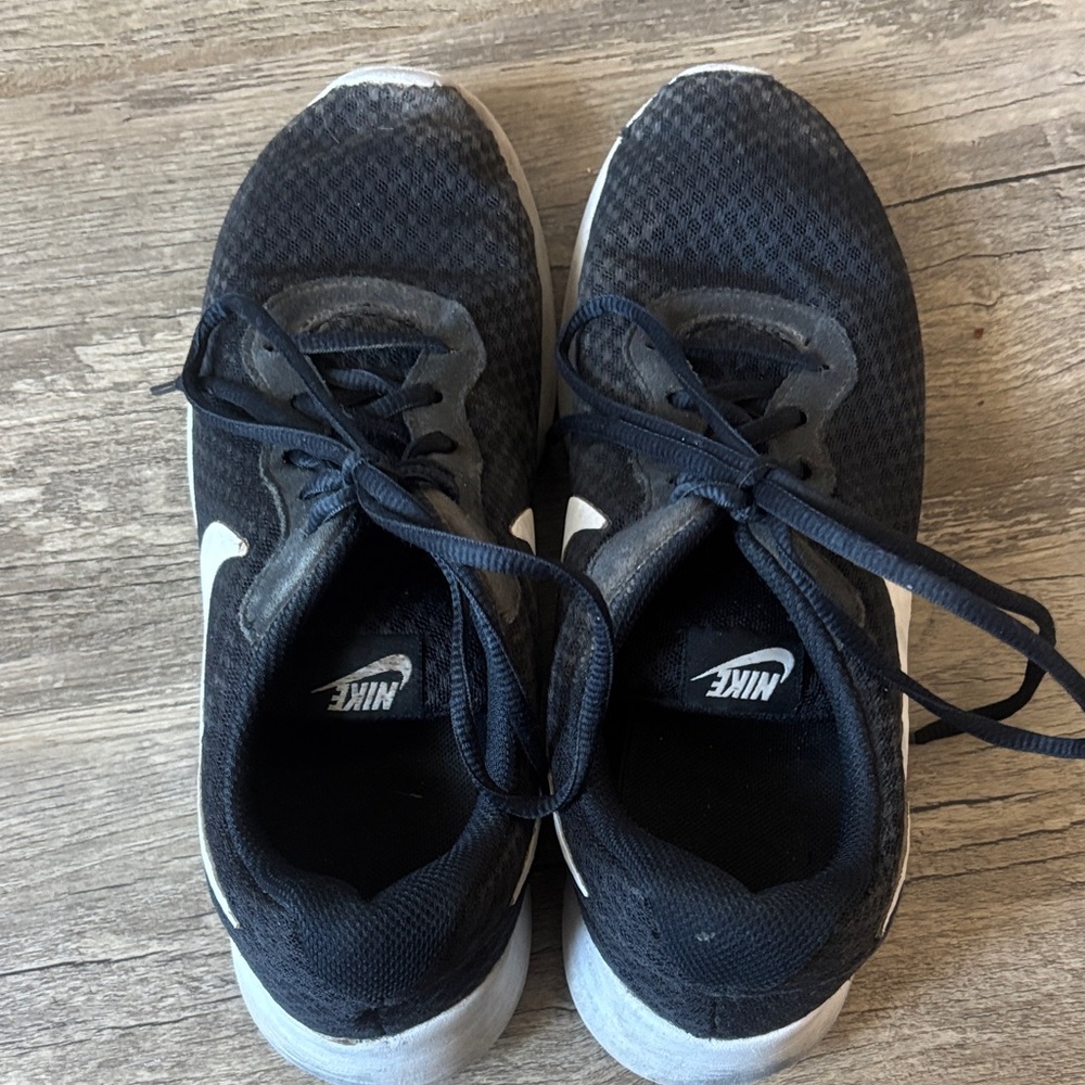 Nike Dual-Tone Black and White Running Shoes